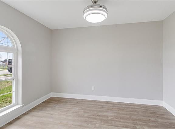5th image of 3612 Cleary Ave