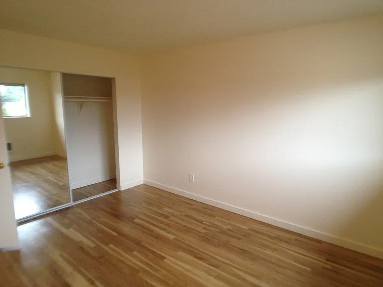426 NE 75th Ave — Photo 36