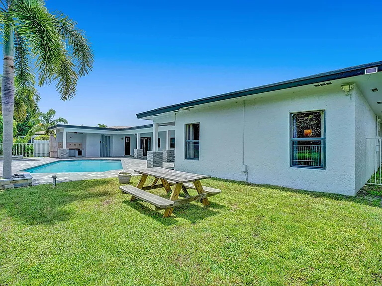 16610 Royal Poinciana Ct — Photo 44