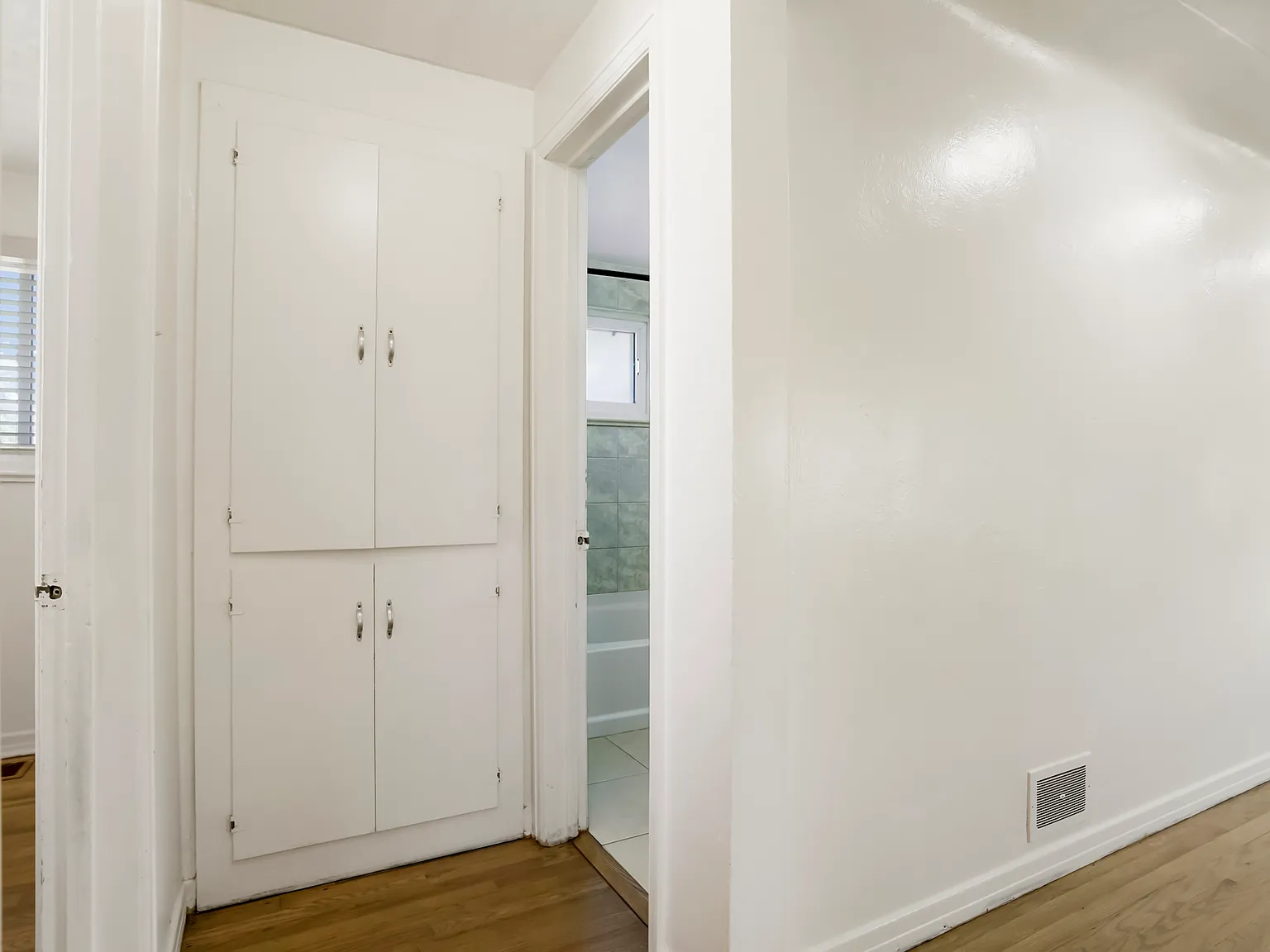 2 bed, 845 sqft, $2,500 — Photo 2