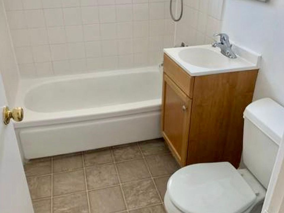 2nd image of 1496 Loeffler Ln