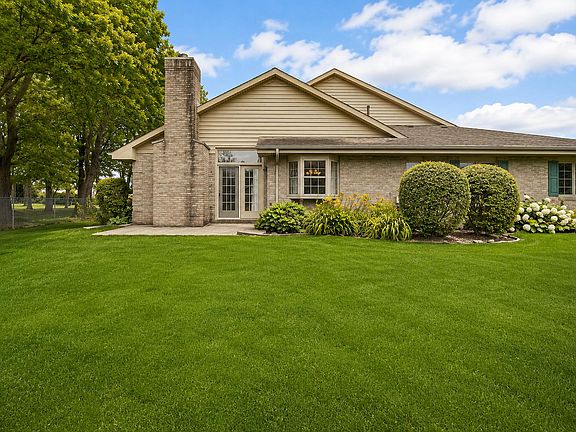3rd image of 1521 Tamarack Dr