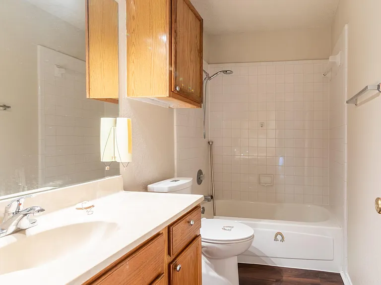 2239 Turf Club Dr — Photo 16