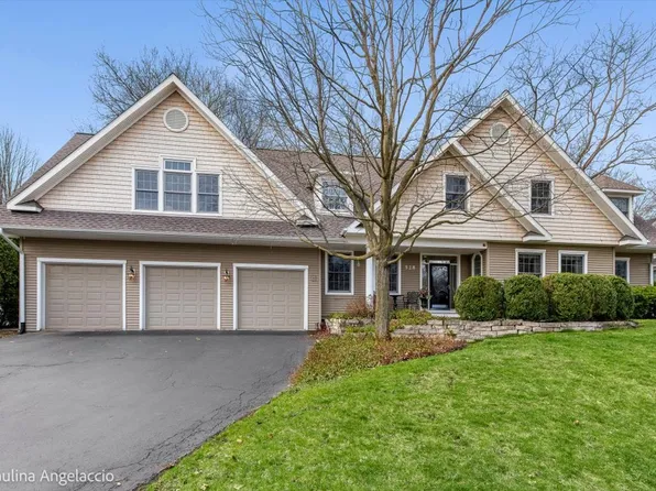 528 S Cook St, Barrington, IL 60010