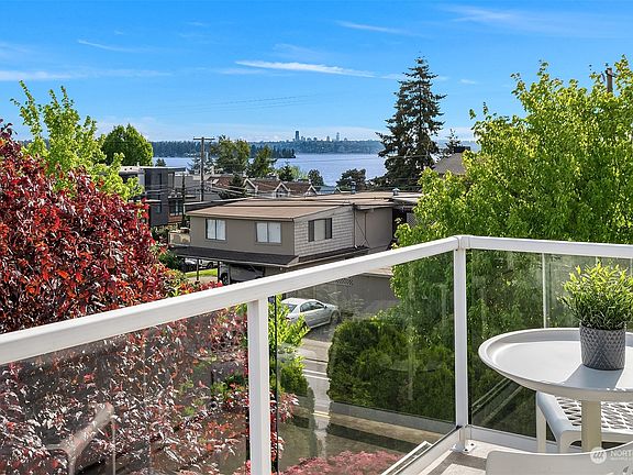 5th image of 10202 NE 65th Street