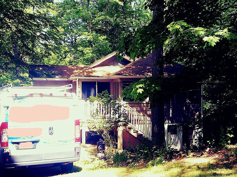 2nd image of 9 Isabelle Ave