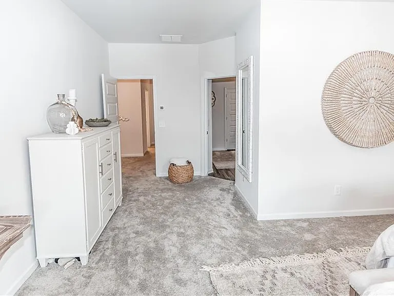 144 Madison Bnd — Photo 32