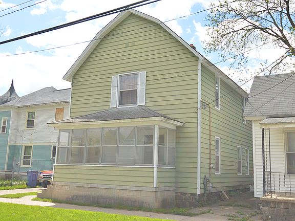 3rd image of 237 Pine Ave NW