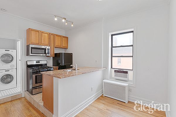 1st image of 1454 2nd Ave #D2