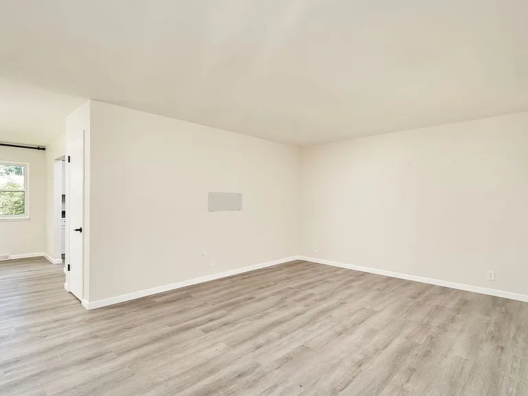 432 Mackinaw Ave — Photo 3