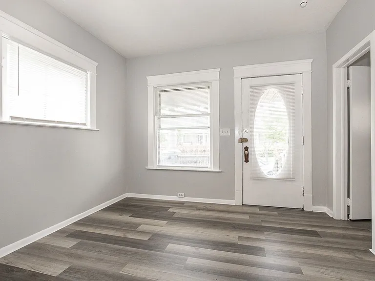 3910 Carlyle Ave — Photo 11