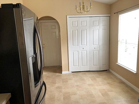 Breakfast Table Area