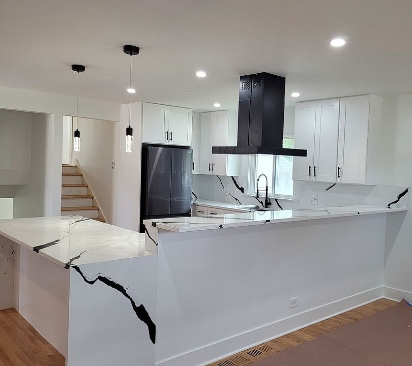 2nd image of 4535 Custer Ave