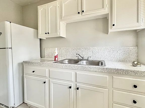 5th image of 321 Hermosa Ave