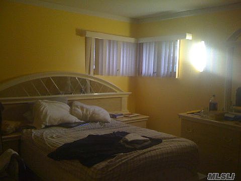 5th image of 676 Westbury Ave