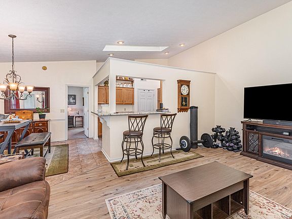 4th image of 377 Deepwoods Dr