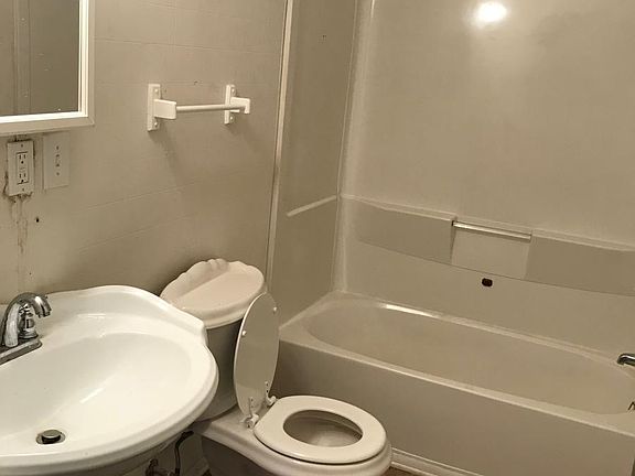 4th image of 221 Hughes Ave NW #B