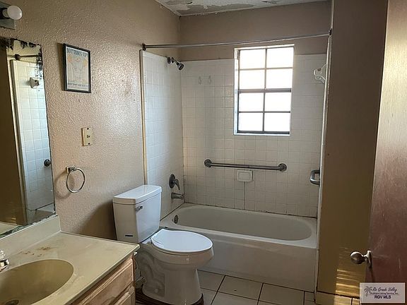 5th image of 1226 E Taylor Ave