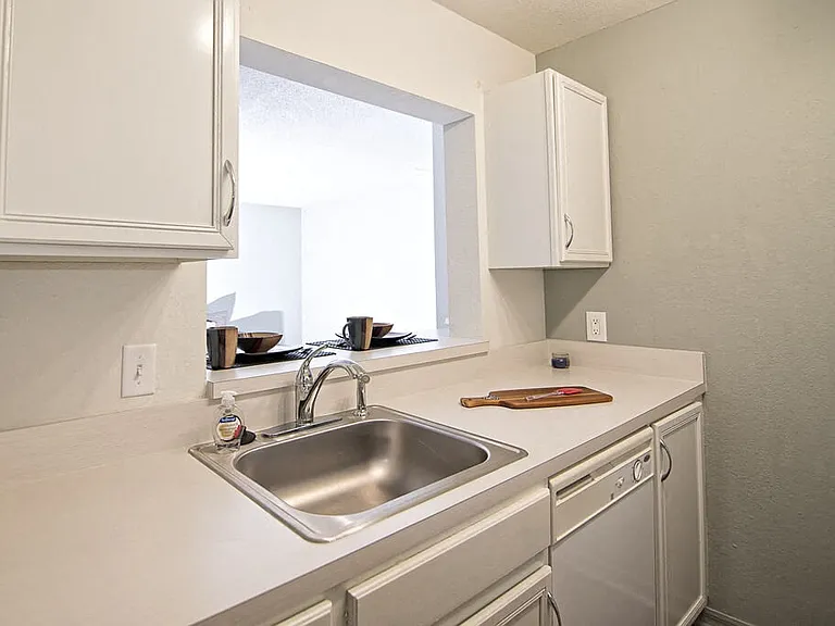Woodland Heights Apartments — Photo 9