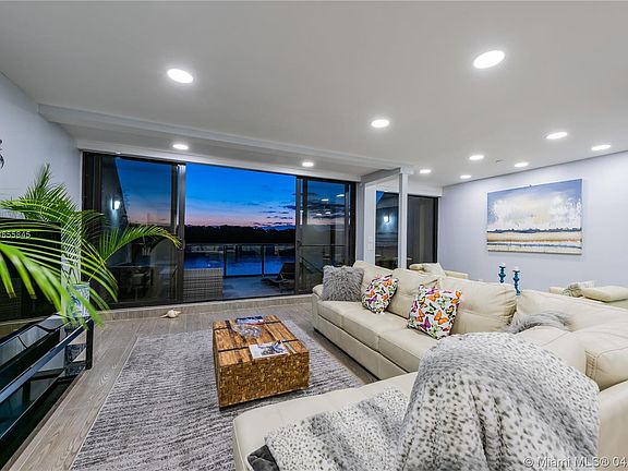 4th image of 444 Poinciana Island Dr