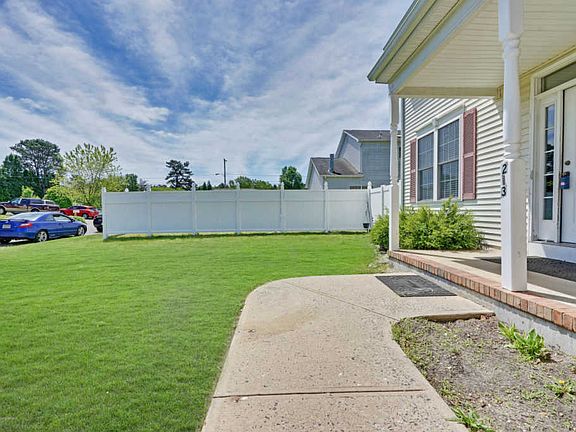 5th image of 213 Beechmont St