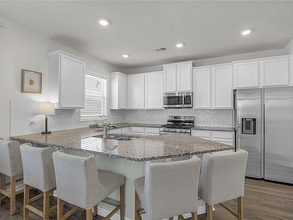 4th image of 22 Corsica Ct