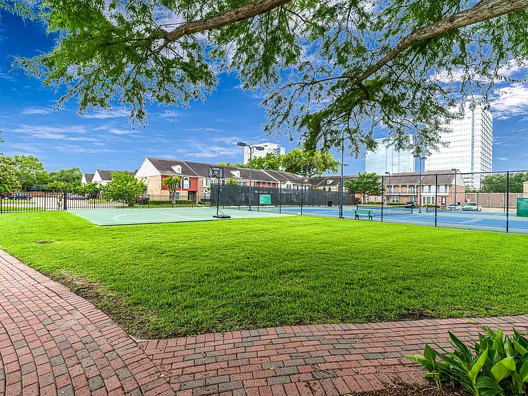 1669 W Sam Houston Pkwy S — Photo 35