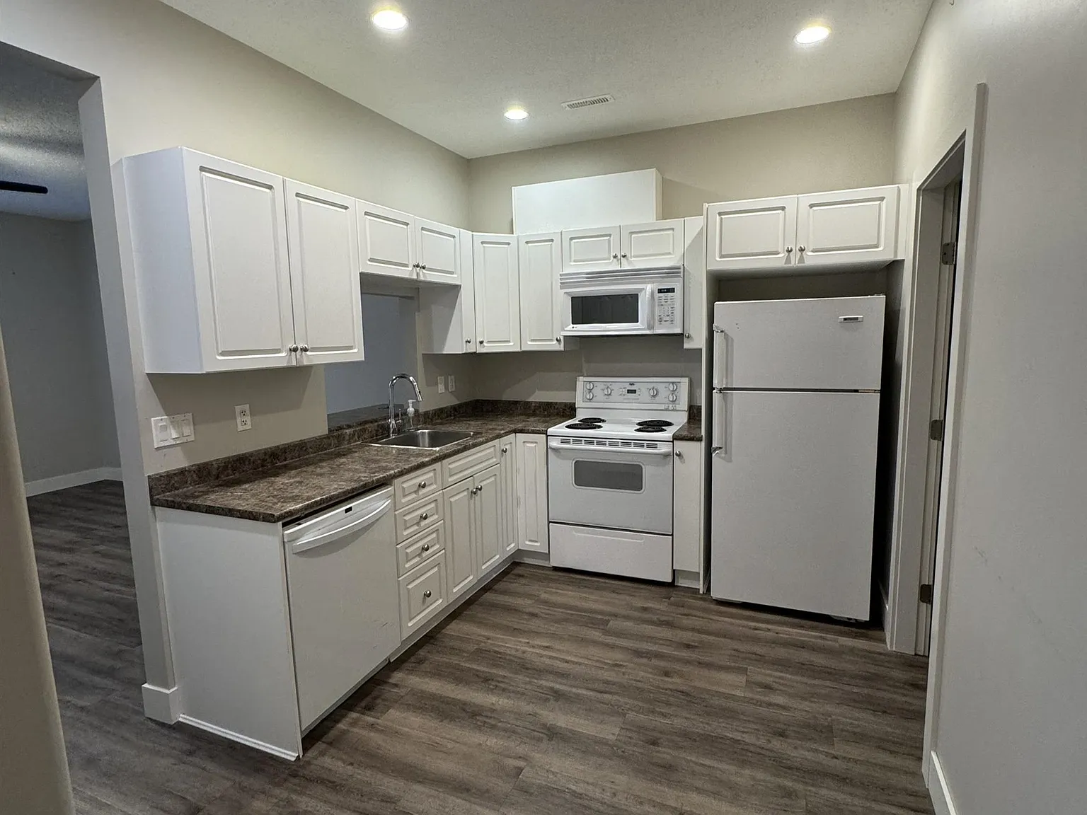 1 bed, 800 sqft, $1,400 — Photo 3