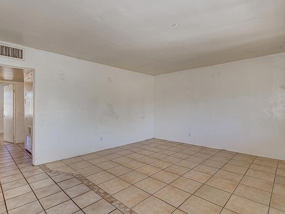 5th image of 2426 E Clarendon Ave