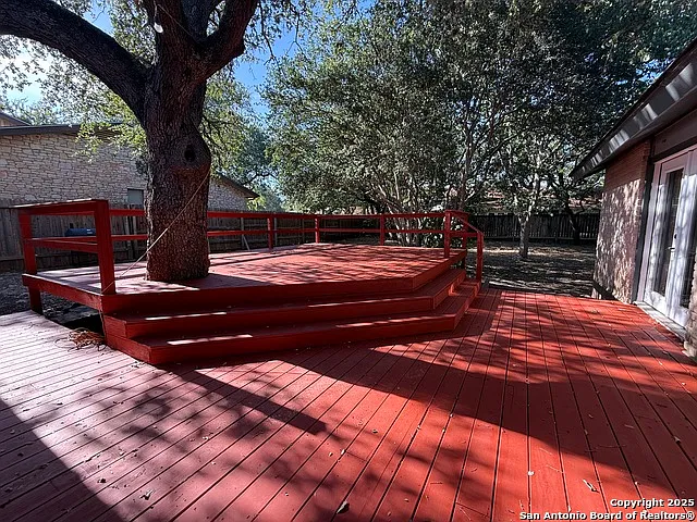3 bed, 2.0 bath, 1820 sqft, $2,400 — Photo 2