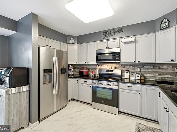 5th image of 8145 Shoal Creek Dr