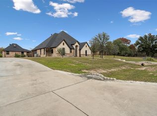 5700 Maple Valley Dr, Azle, TX 76020