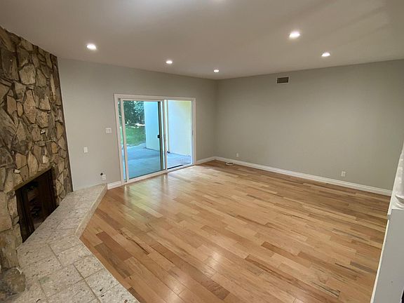4th image of 7521 W 88th St