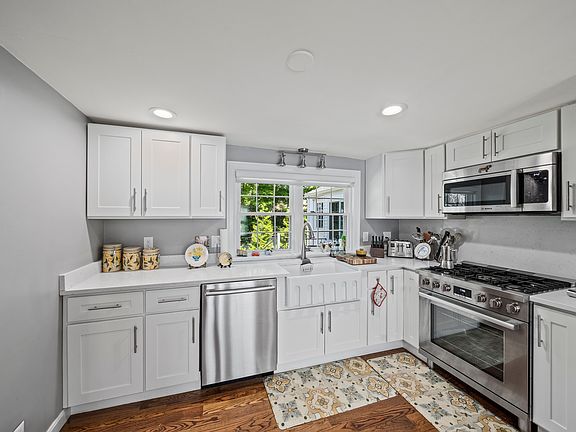 3rd image of 1822 Washington St