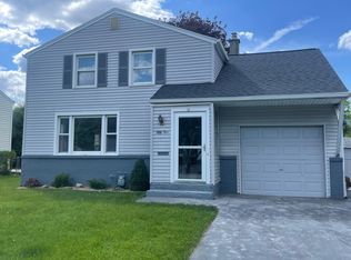 55 Yarmouth Rd, Rochester, NY 14610