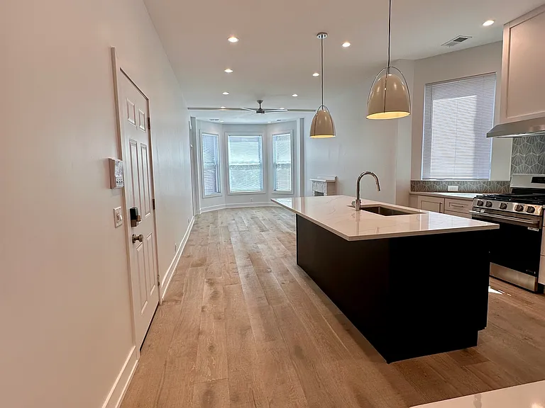2950 N Sheffield Ave #3F — Photo 3