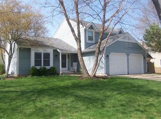 1034 Boxwood Dr, Crystal Lake, IL 60014