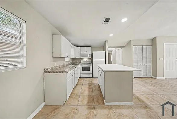 8716 N Blvd — Photo 15