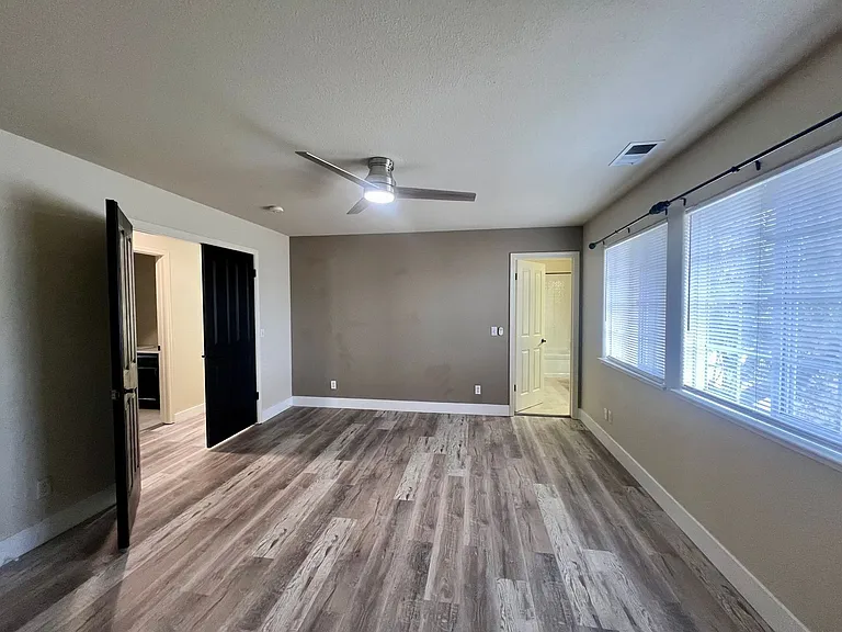 2749 Marlow Ct — Photo 17