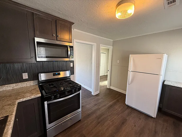 210 Highview Ave — Photo 28