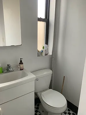 Rented by M.Grossman R.E. Management | media 44