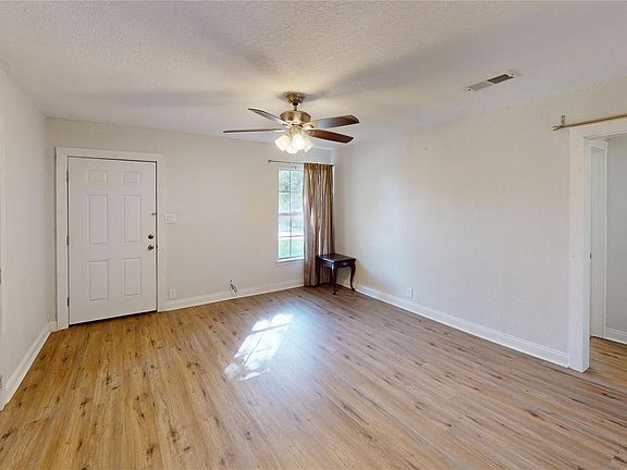 4th image of 306 Azalea St