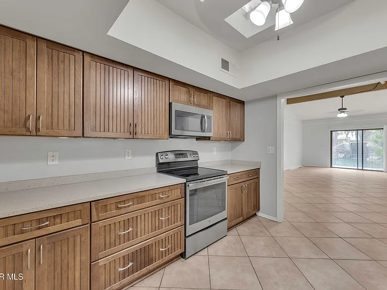 620 Lakeway Dr — Photo 30