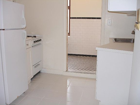 4th image of 257 W 10th St APT 4W