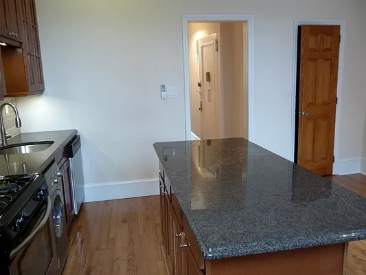 Rented by Perry Associates NYC Inc | media 32