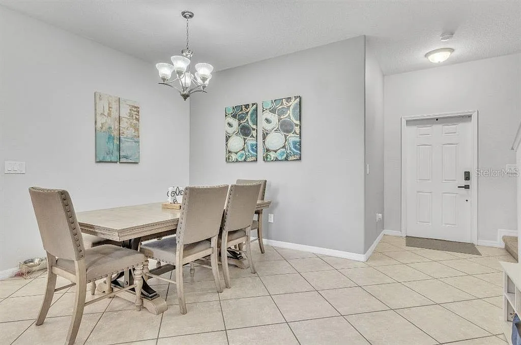 3 bed, 3.0 bath, 2445 sqft, $2,600 — Photo 4