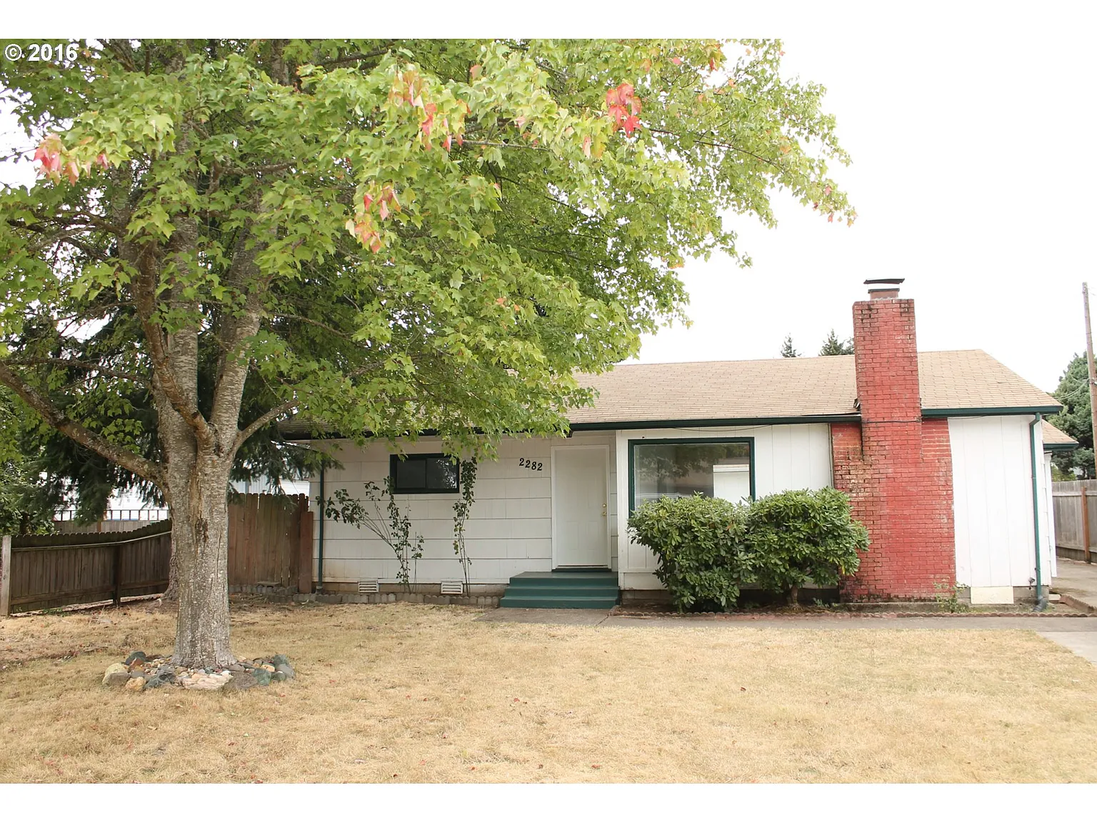 2282 Devos St photo 1