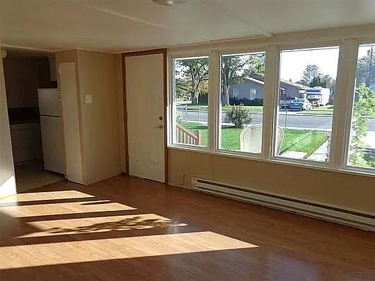 5th image of 1035 Wright Ave