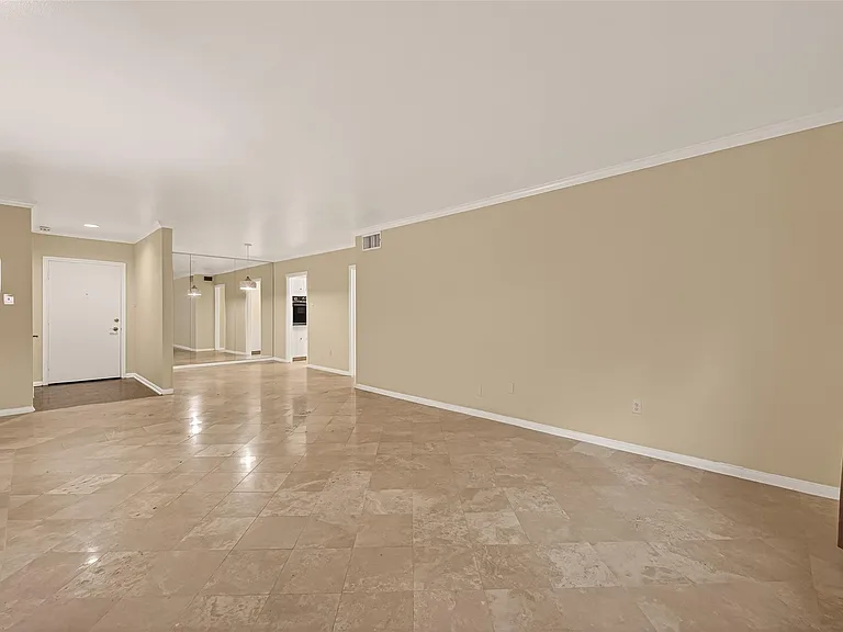 2600 Bellefontaine St #B24 — Photo 7