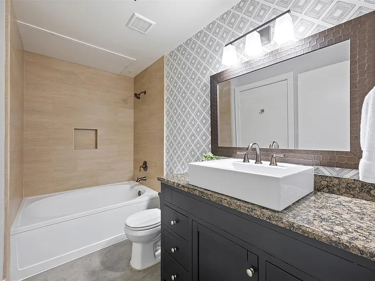 2000 Bagby St #7414 — Photo 8